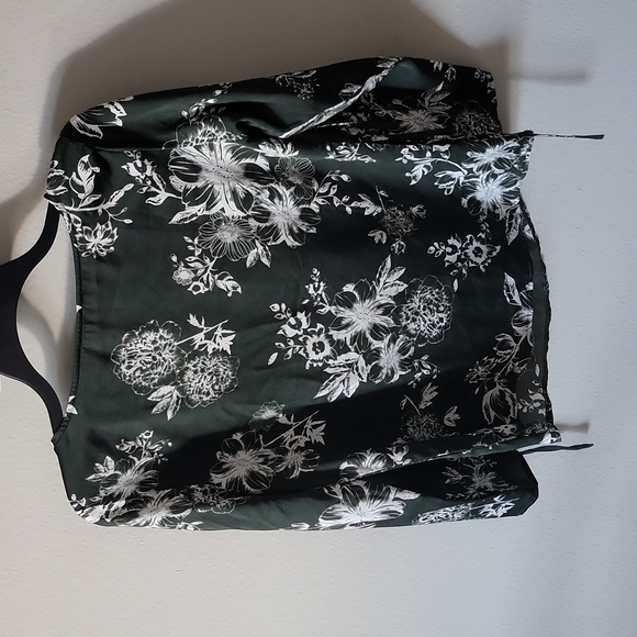 FORCAST WOMEN'S TOP. - Picture 4 of 10